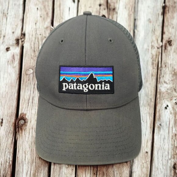 Patagonia Mesh Snapback Cap Trucker Baseball Outdoor Embroidered Patch Logo Hat - Picture 1 of 13